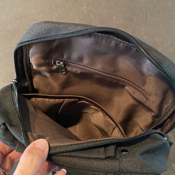 Unisex Black Cross Body Messenger Bag Adjustable Strap - Picture 8 of 8